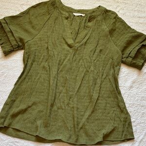 Women’s Olive Green V-Neck Short Sleeve Top